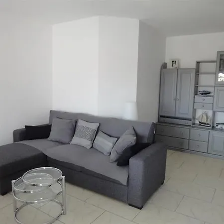 Tres Bien Situe Dans Le Centre Ville - Proche De La Plage Appartement *
