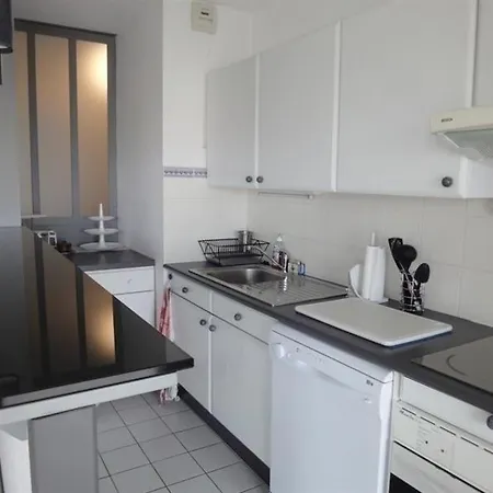 Appartement Tres Bien Situe Dans Le Centre Ville - Proche De La Plage *